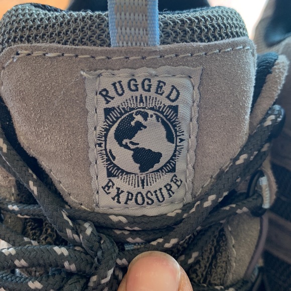 Rugged exposure hikers - Picture 7 of 8